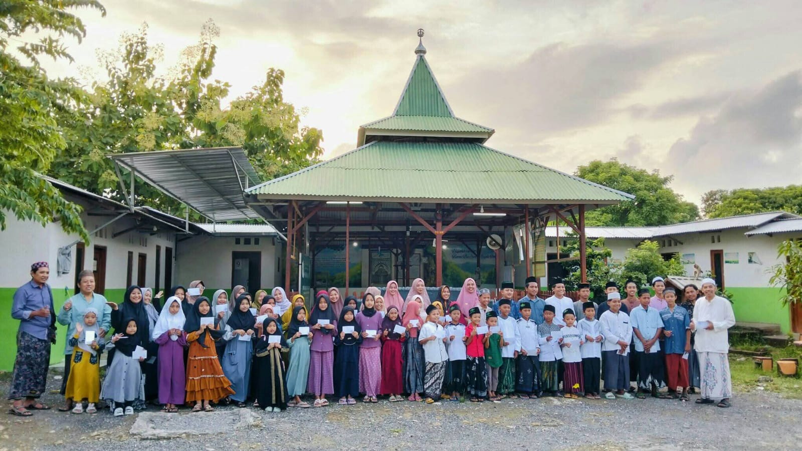 Santunan kepada yatim dan dhuafa' tiap tahun